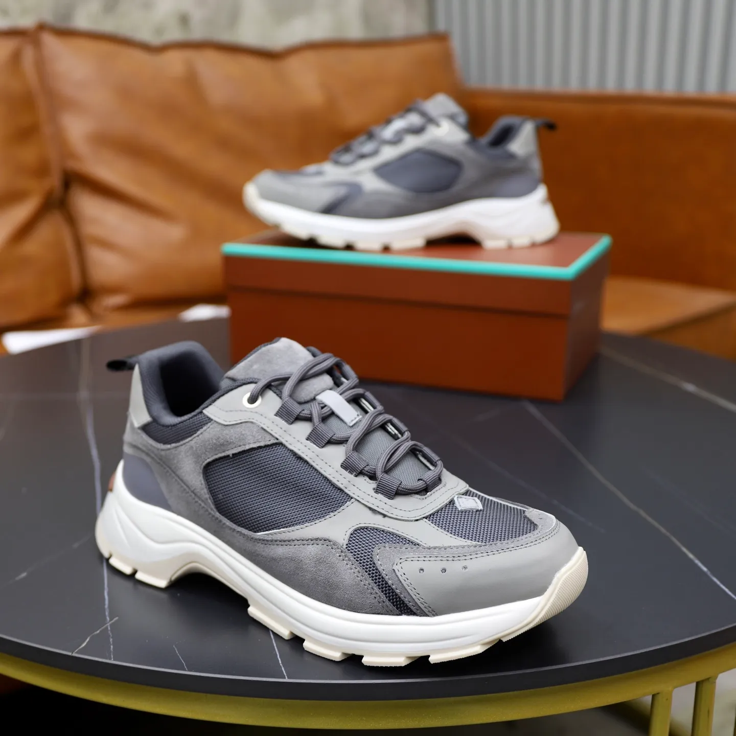 Factory price: 💰520Loropiana LP men's shoes ♞size; 38-44 "45.46 customization" cowhide stitching. It is really easy to wear, lazy, loose, casual, perfect comfort. There are many color choices, and they all look good with clothes. Is it true that Loropiana can bring social value? “Loropiana is the best thing money can buy”